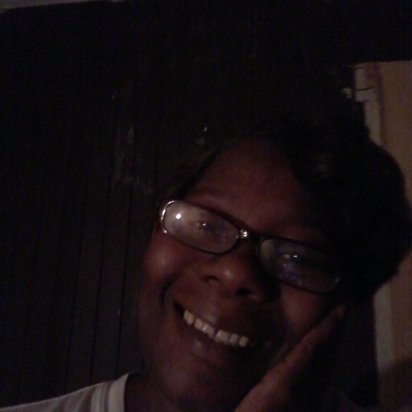 Meet your Posher, Sandra - Picture 1 of 1